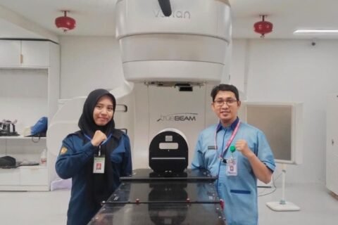 Di Balik Ketepatan Radioterapi: Bagaimana Radiasi Menargetkan Sel Kanker dan Melindungi Jaringan Sehat melalui kegiatan Magang Mahasiswa Fisika UPNVJT di Instalasi Onkologi Radiasi RSUD dr. Mohamad Soewandhie Surabaya