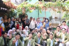 Dokumentasi sosialisasi aquaponik KKN UPN “Veteran” Jawa Timur Kelompok 23 bersama warga RT 04/RW 02, Kelurahan Kedungdoro