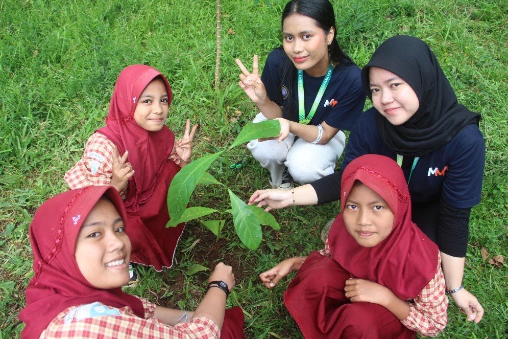 MMD UB Edukasi Siswa MI Batu Huqu tentang Kopi Lokal dan Konservasi Lingkungan