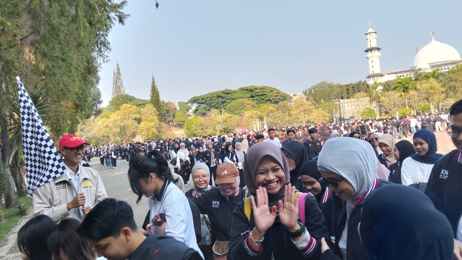 4.780 mahasiswa dari 49 Perguruan Tinggi Muhammadiyah dan Aisyiyah (PTMA) dari Lapangan menuju Dome UMM