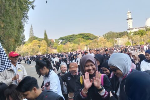 4.780 mahasiswa dari 49 Perguruan Tinggi Muhammadiyah dan Aisyiyah (PTMA) dari Lapangan menuju Dome UMM