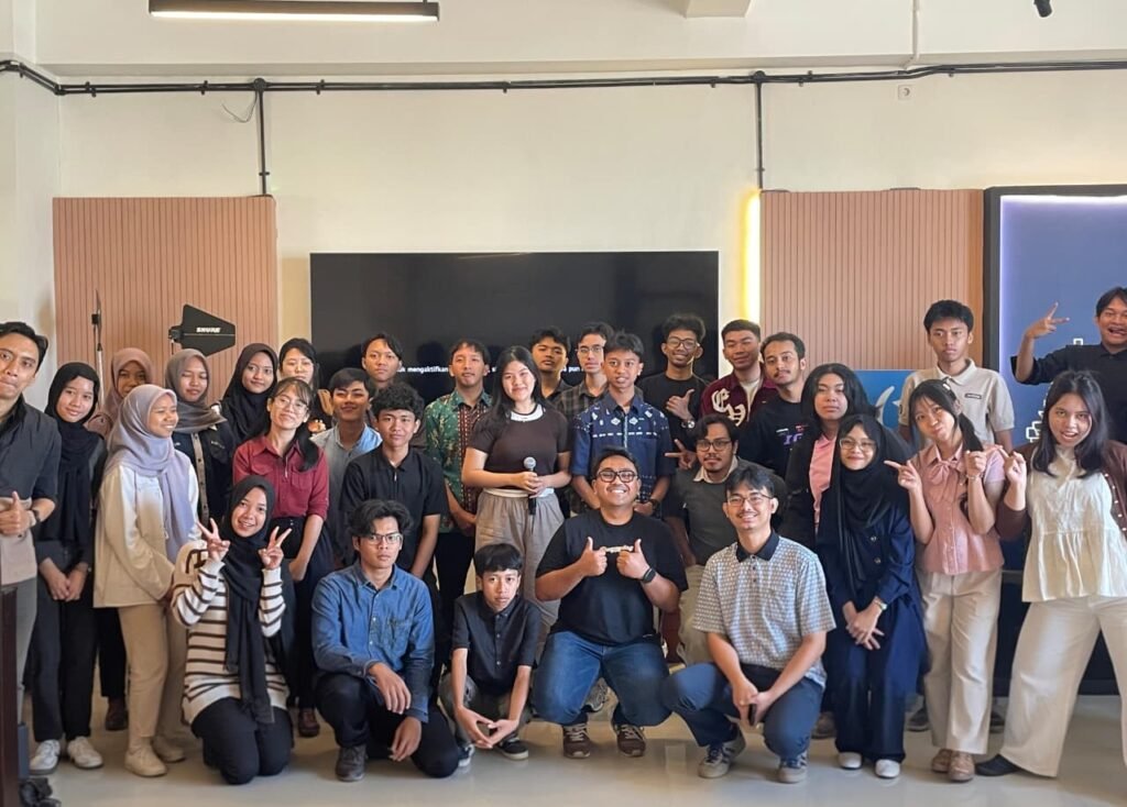 Foto bersama seluruh peserta dan pemateri Game Lab Malang Garuda Spark Innovation Hub