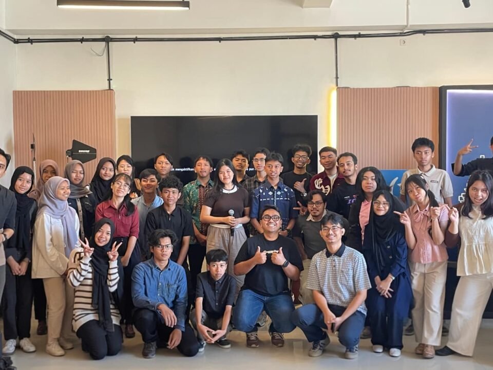 Foto bersama seluruh peserta dan pemateri Game Lab Malang Garuda Spark Innovation Hub