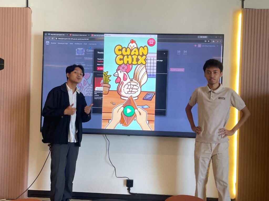 Presentasi prototype gim Cuan Chix oleh peserta Game Lab Malang di layar monitor