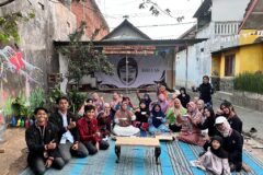 Dokumentasi Foto Bersama Mahasiswa KKN 124 UMM Kenalkan Yogurt dari Susu Murni Sukolilo Jabung