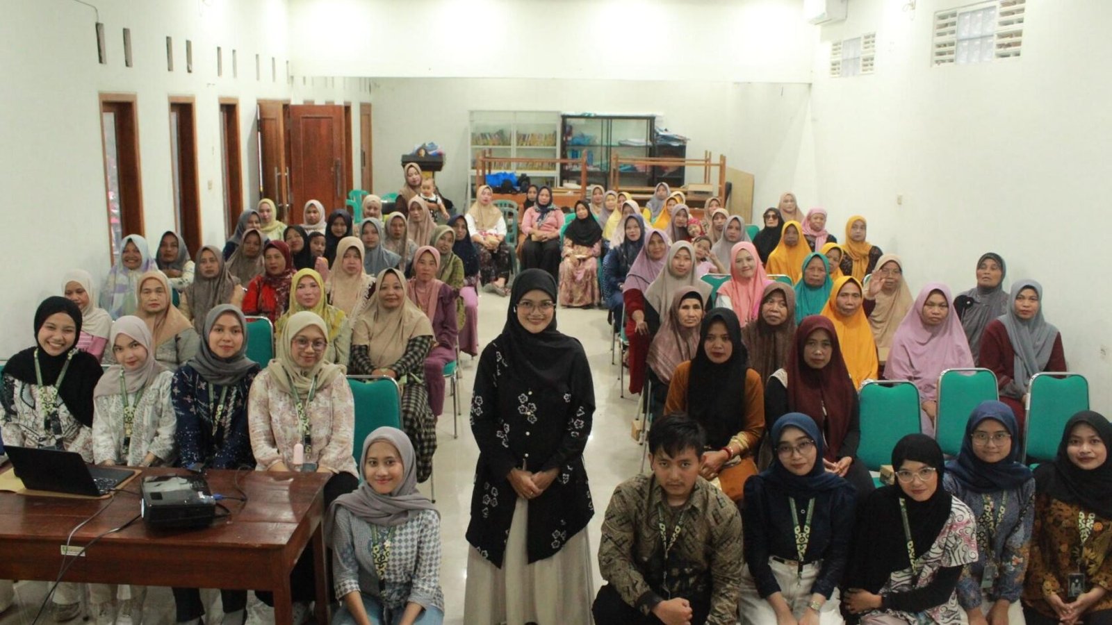 Dokumentasi KKN Kelompok 10 UPN “Veteran” Jawa Timur Bojonegoro Dorong Perempuan Desa Mojosari Untuk Berani Memprioritaskan Diri Melalui Sosialisasi ‘Di Antara Peran Dan Mimpi Perempuan’