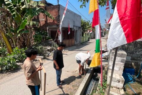 Dokumentasi Kegiatan Galon Bekas Naik Kelas Jadi Tempat Sampah di Tangan Mahasiswa KKN UMM