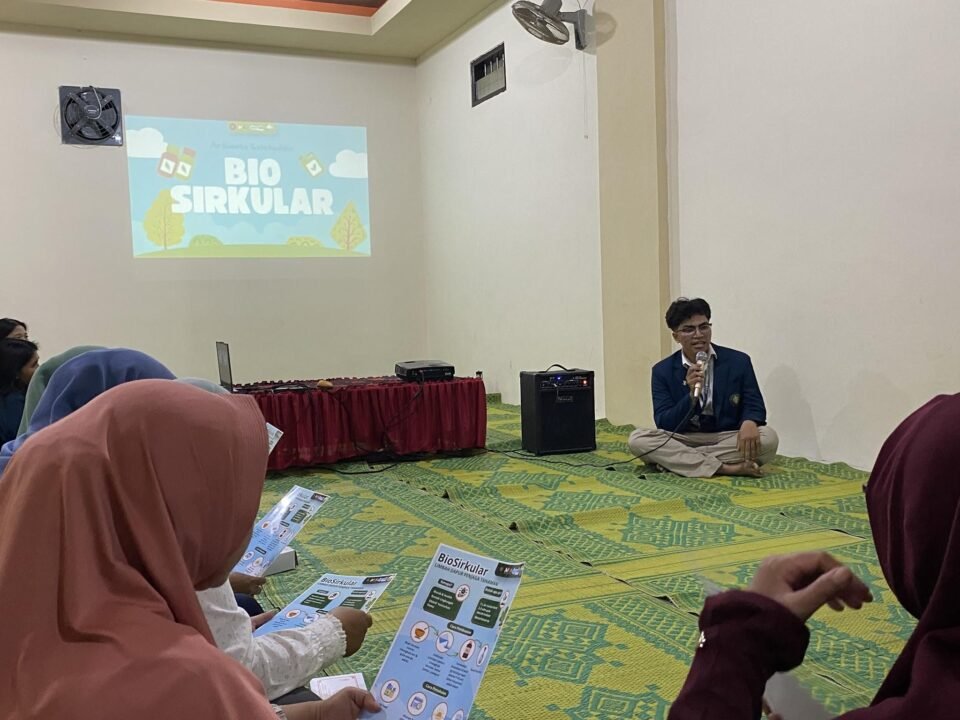 Dokumentasi Kegiatan MMD 30 Gandeng KWT Wonomulyo Manfaatkan Limbah Organik Jadi Pestisida Nabati