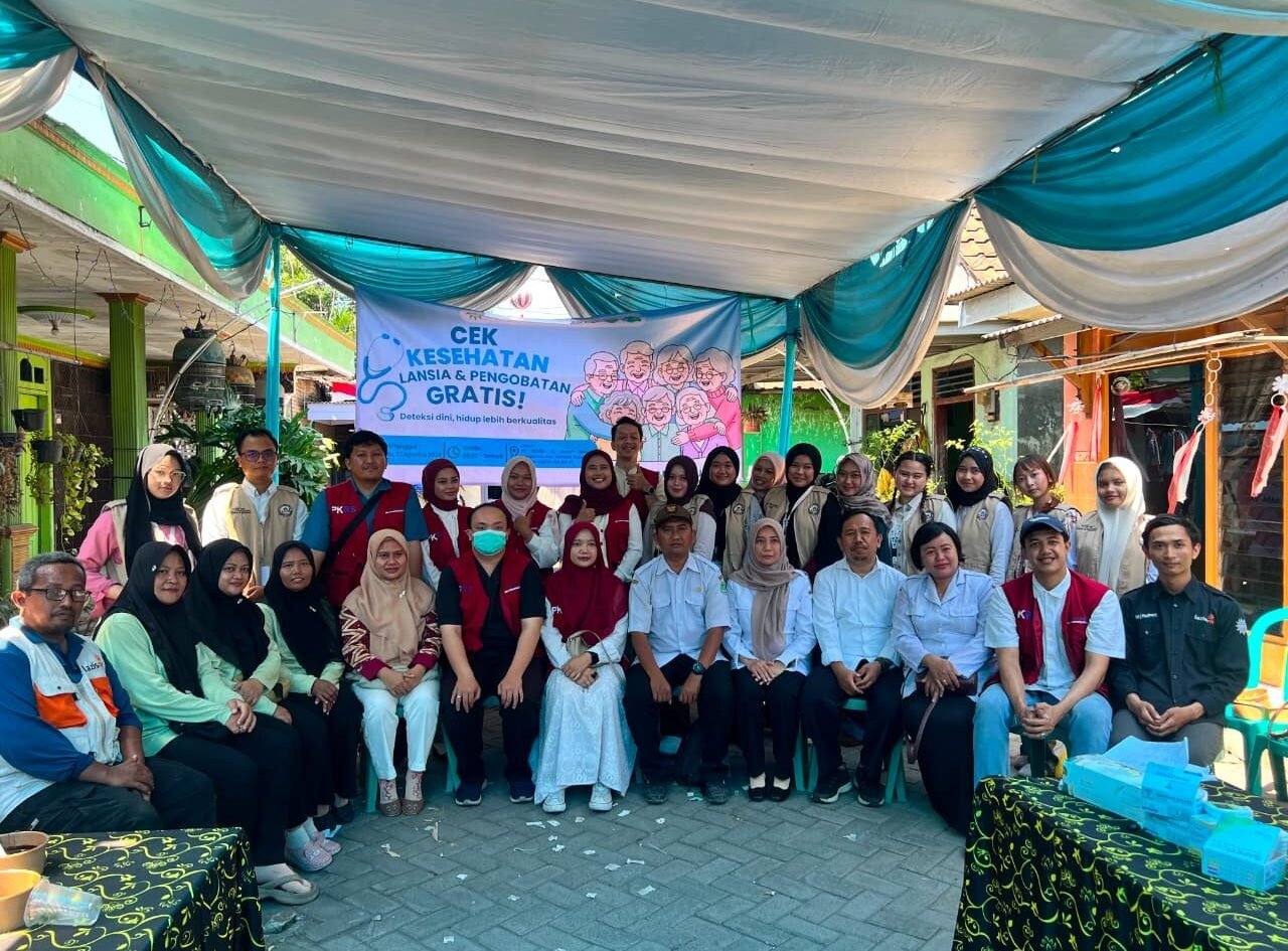 Dokumentasi Kegiatan Tingkatkan Kualitas Hidup Lansia, Kelompok 188 KKN Berdampak UMM Gelar Cek Kesehatan Lansia Dan Pengobatan Gratis Di Desa Kejapanan.