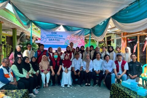 Dokumentasi Kegiatan Tingkatkan Kualitas Hidup Lansia, Kelompok 188 KKN Berdampak UMM Gelar Cek Kesehatan Lansia Dan Pengobatan Gratis Di Desa Kejapanan.