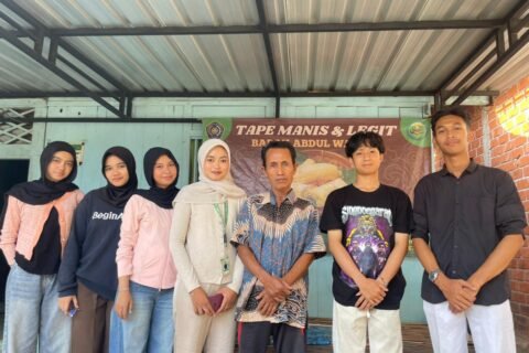 Dokumentasi Program Kerja Mahasiswa KKN kelompok 192 Bantu Tingkatkan Promosi UMKM Desa Sumberagung melalui Pemasangan Banner