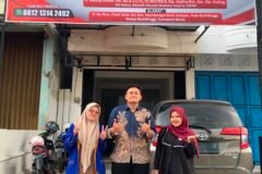 Foto Dok. : Mahasiswa UIN Batusangkar berpose di depan Kantor Law Firm DKI