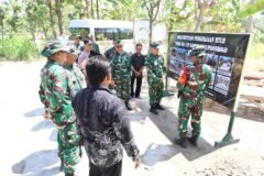 Hasil pembangunan TMMD ke-129 Kodim Ponorogo langsung ditinjau usai upacara penutupan, Kamis (13/8)./dok.DNY