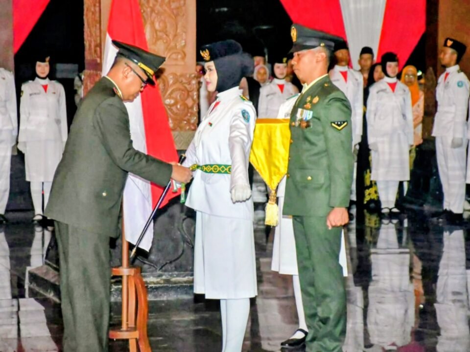 Dandim Ponorogo mengukuhkan Paskibraka Upacara HUT ke-81 Republik Indonesia, 17 Agustus 2026./dok.DNY