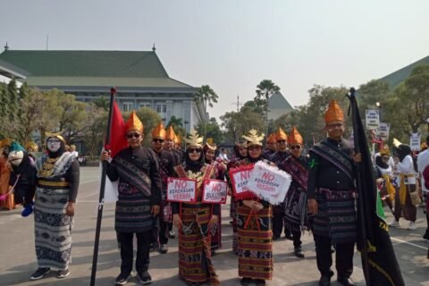 Sambut Dismaulidiyah ke-65 UIN Malang, kontingen Fakultas Syariah memakai pakaian adat NTT (17/8) bertepatan hari kemerdekaan ke-81 RI./dok.UIN Malang