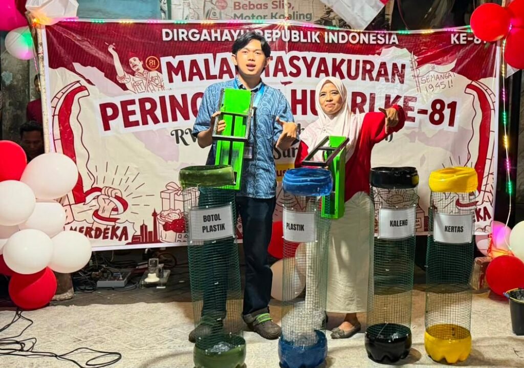Kelompok 07 KKN UPN “Veteran” Jawa Timur Kenalkan Press Botol dan Bank Sampah