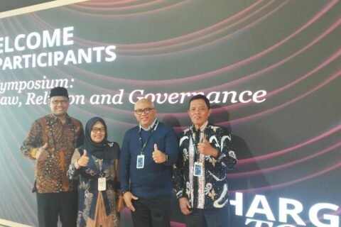 Tiga guru besar Fakultas Syariah UIN Malang menghadiri acara internasional di Surabaya (21/8)./dok.UIN Malang