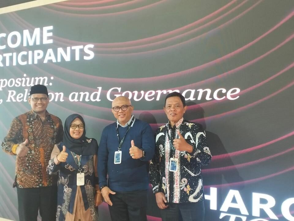 Tiga guru besar Fakultas Syariah UIN Malang menghadiri acara internasional di Surabaya (21/8)./dok.UIN Malang