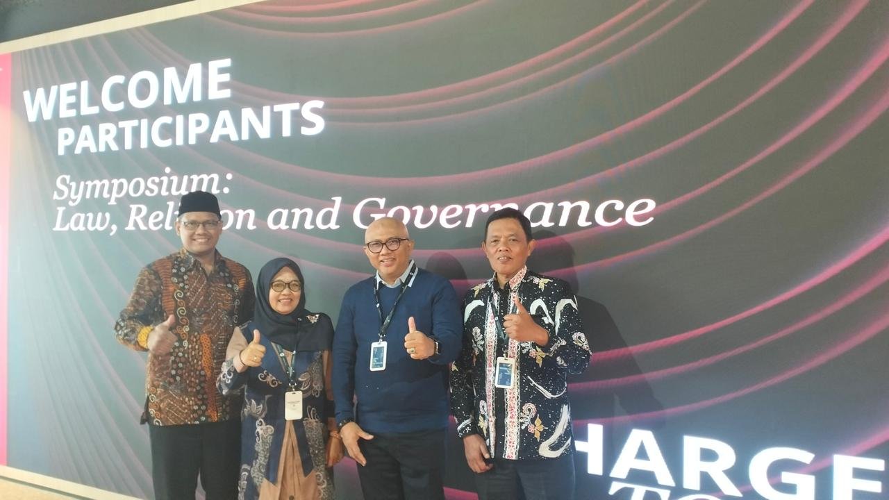 Tiga guru besar Fakultas Syariah UIN Malang menghadiri acara internasional di Surabaya (21/8)./dok.UIN Malang