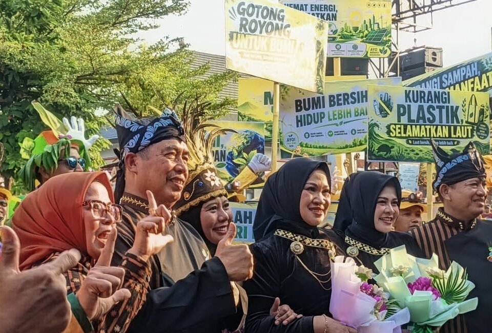 Pemkab Madiun merayakan kemerdekaan ke-81 RI dengan aksi solidaritas Caruban untuk peduli bencana di NTT./dok.HUM-DNY