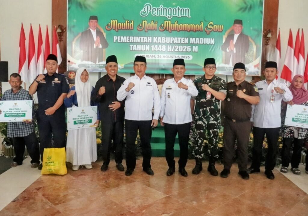 Bersama ribuan ASN, Pemkab Madiun memperingati Maulid Nabi Muhammad SAW 1448 Hijriah di Pendopo, Rabu (26/8)./dok.HUM-DNY