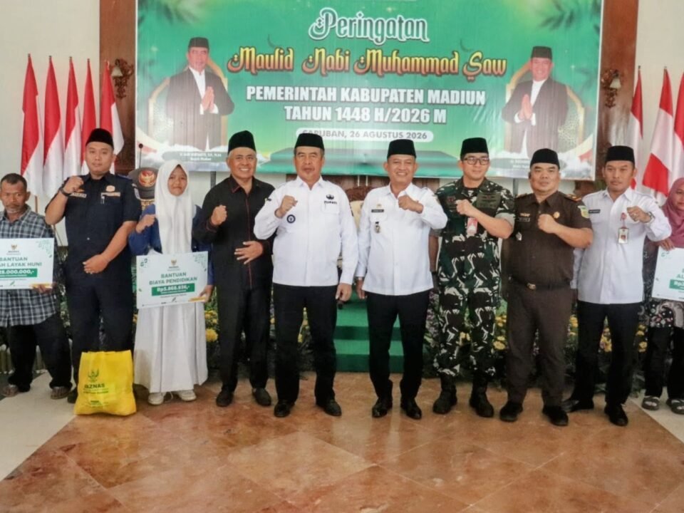 Bersama ribuan ASN, Pemkab Madiun memperingati Maulid Nabi Muhammad SAW 1448 Hijriah di Pendopo, Rabu (26/8)./dok.HUM-DNY