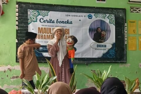 Keseruan dongeng Islami dalam perayaan Maulid Nabi Muhammad SAW di SDN Sidolaju 01 bersama Kak Qochan./dok.QONY