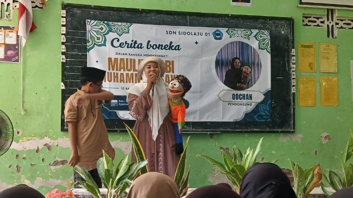 Keseruan dongeng Islami dalam perayaan Maulid Nabi Muhammad SAW di SDN Sidolaju 01 bersama Kak Qochan./dok.QONY