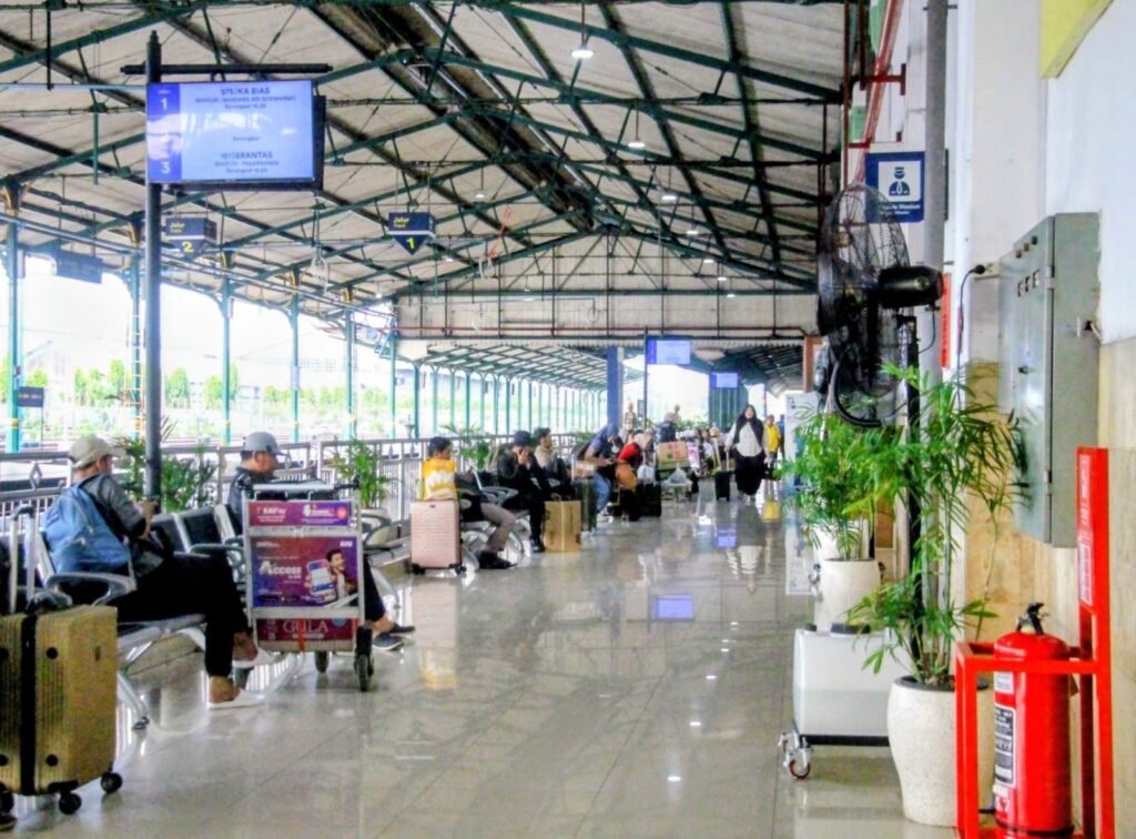 KAI Daop 7 Madiun minta maaf terhadap dampak dari temperan truk-kereta di wilayah Daop 6 Yogyakarta./dok.DNY-HUM