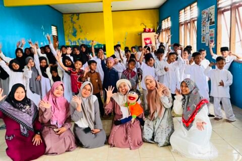 Kak Qochan mengisi dongeng islami dalam perayaan Maulid Nabi Muhammad SAW 1448 H di MIM Ngrendeng, Ngawi./dok.QONY