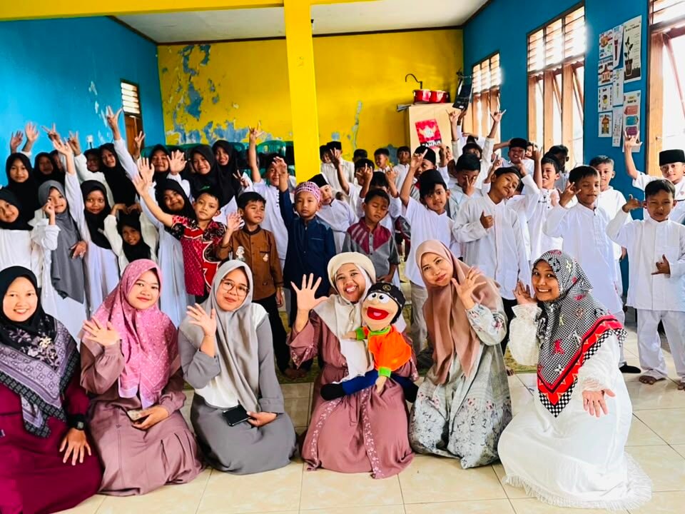 Kak Qochan mengisi dongeng islami dalam perayaan Maulid Nabi Muhammad SAW 1448 H di MIM Ngrendeng, Ngawi./dok.QONY