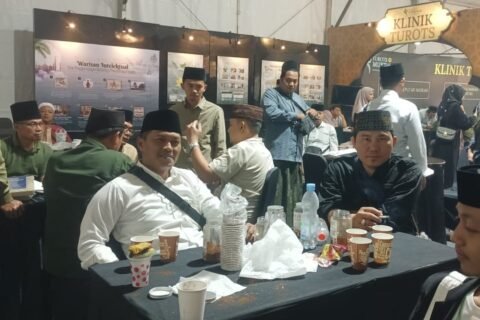 Saiful Anam (baju putih) mengulas tentang Muktamar NU dan bias keributan, ketika lautan ilmu kalah oleh potongan video./dok.istimewa