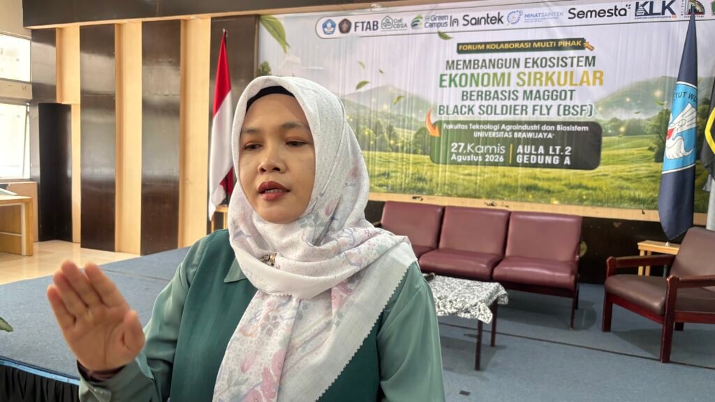 Foto: Profesor Sri Suhartini menjelaskan Budidaya Maggot akan mulai di SPPG Sawojajar