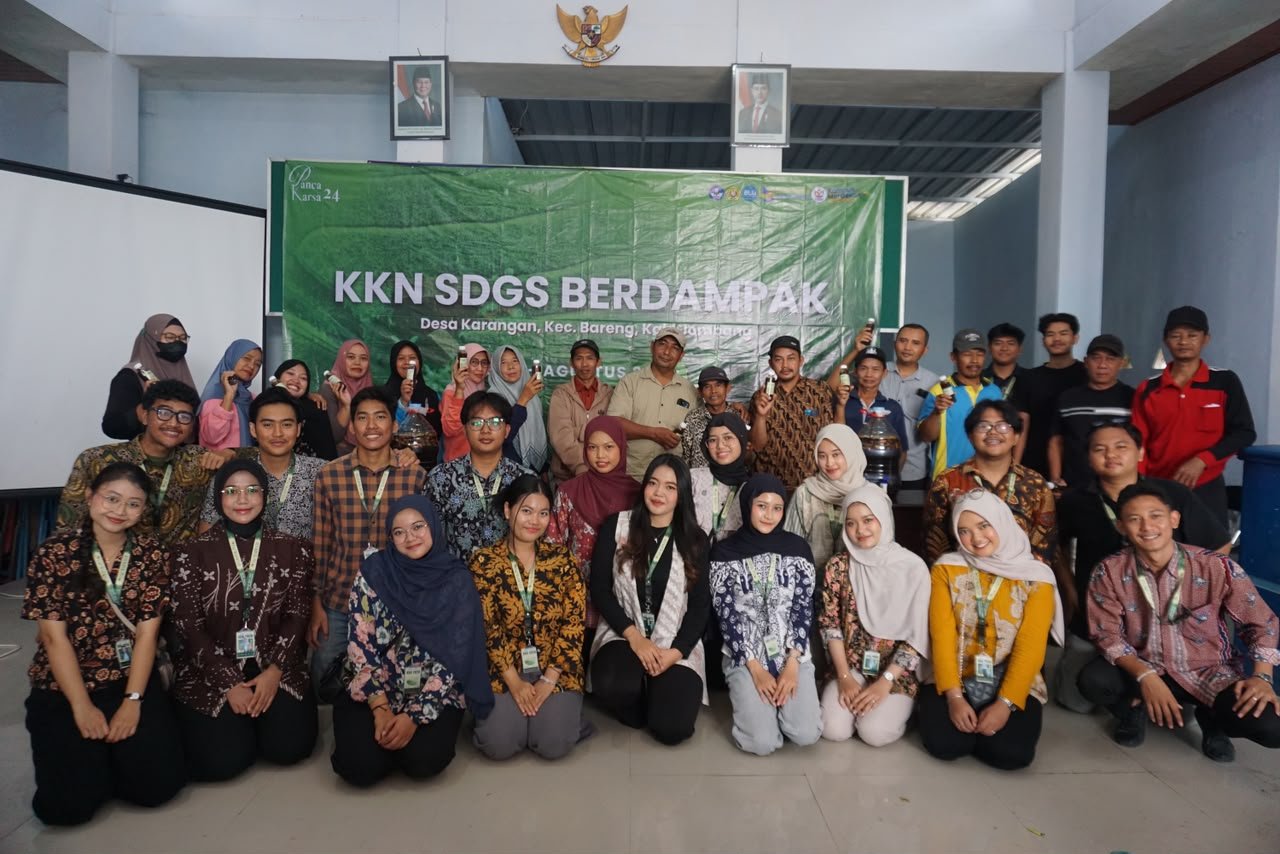 Kegiatan Sosialiasi Ecoenzym Kelompok KKN 24 Jombang UPNVJT bersama PKK dan Kelompok Tani Desa Karangan
