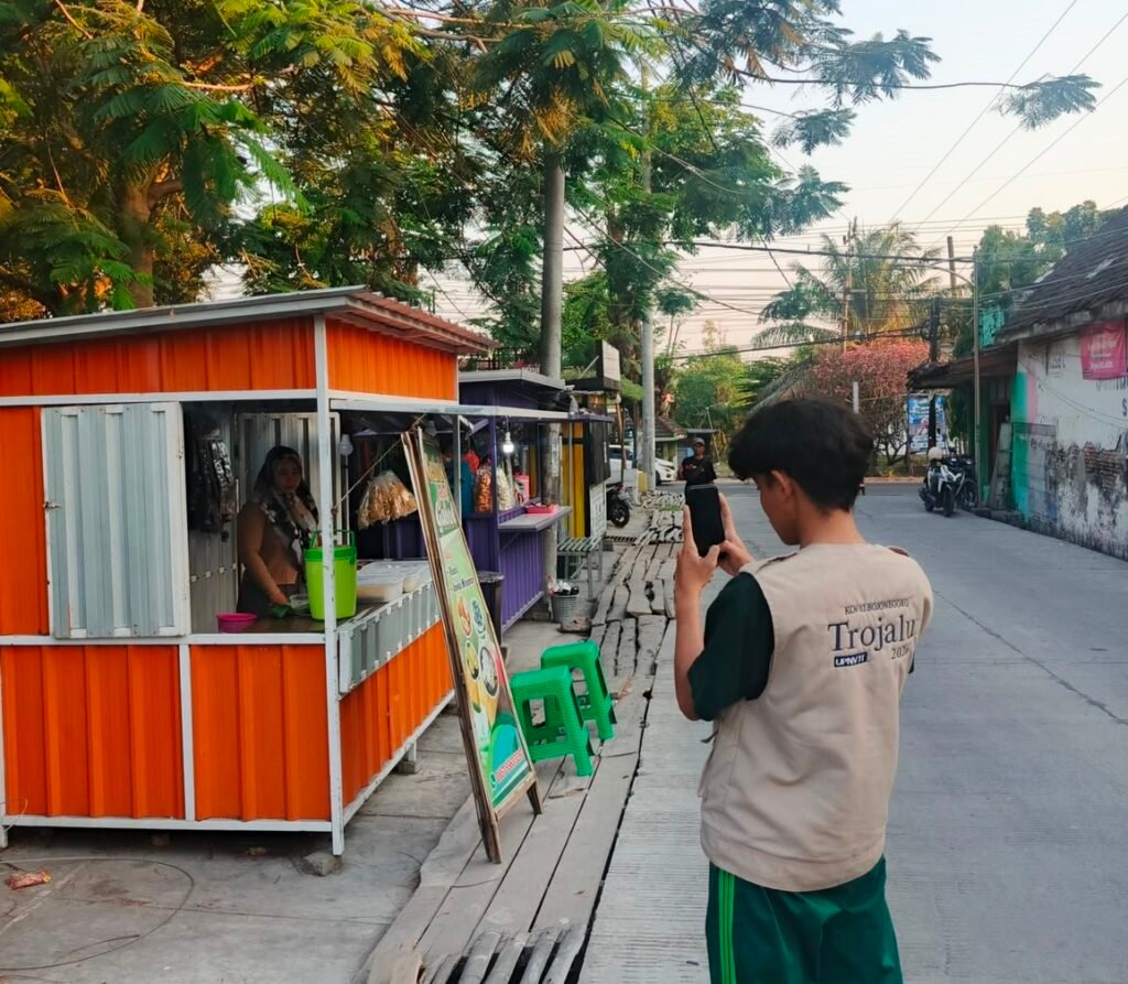 Dokumentasi: Proses Pembuatan Titik Google Maps oleh Kelompok KKN Sebagai bentuk re-Branding UMKM