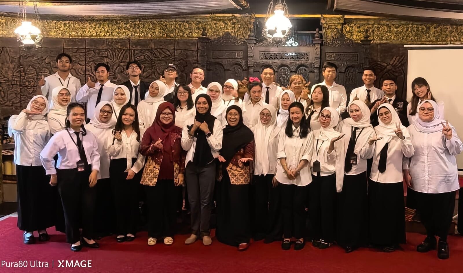 Mahasiswa baru Magister Sains Psikologi Universitas Brawijaya bersama dosen dalam kegiatan PKKMB Pascasarjana FISIP UB