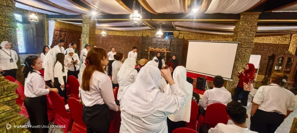 Suasana sesi materi program studi Magister Sains Psikologi Universitas Brawijaya dalam PKKMB Pascasarjana FISIP UB