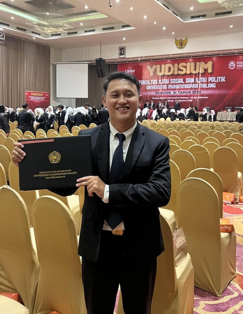 Bagoes Pangestu Sangaji saat menghadiri acara Yudisium Fakultas Ilmu Sosial dan Ilmu Politik Universitas Muhammadiyah Malang