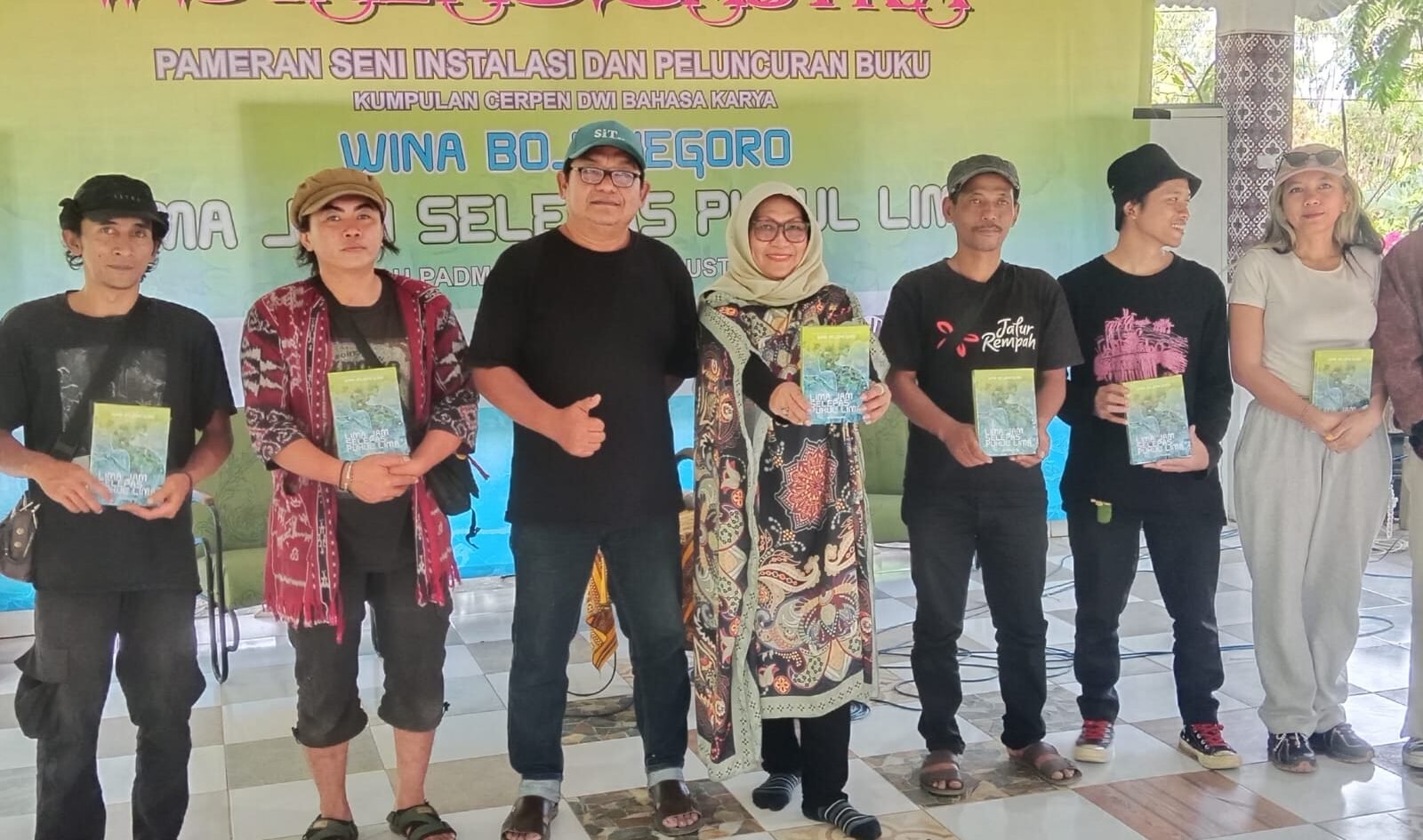 Buku ke-11 Wina Bojonegoro Lima Jam Selepas Pukul Lima diluncurkan di Pasuruan