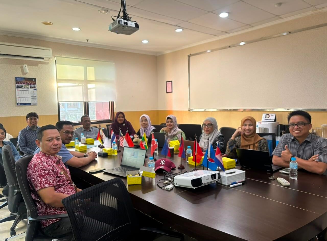Suasana diskusi dan koordinasi antara tim peneliti Universitas Brawijaya beserta para pemangku kepentingan. Sinergi lintas lembaga ini terus diperkuat guna menghadirkan inovasi teknologi pascapanen yang dapat diterapkan langsung oleh pelaku UMKM. (Foto: Dok. Tim Riset)