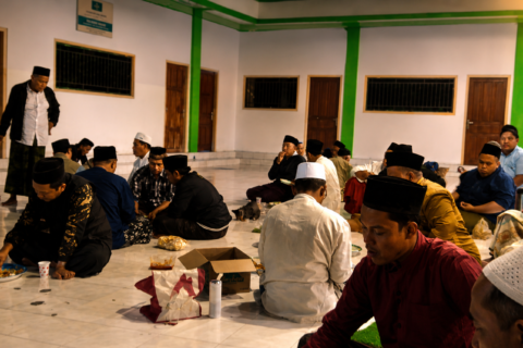 11.000 sholawat telah dilantunkan, doa telah dipanjatkan, dan Baria’an menjadi penutup penuh keakraban.