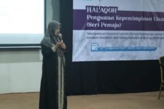 Dr. Hj. Nur Mahmudah, MA, Dosen FUSI UIN Malang saat berbicara dalam Halaqah Penguatan Kepemimpinan Ulama Perempuan di Yogyakarta, sebagai bagian dari Pra-Kongres KUPI 3.