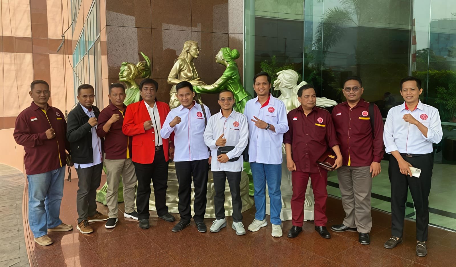 Ketua DPW PERADIN Jawa Timur, H. Achmad Farid, SE., SH., MH., MM., CNs., bersama jajaran pengurus DPW PERADIN Jawa Timur menghadiri Rapat Kerja Nasional (Rakernas) PERADIN 2026 yang diselenggarakan di Hotel Ciputra, Grogol, Jakarta Barat, Sabtu, 29 Agustus 2026.