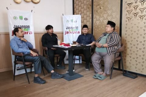 Jawara, Jagongan Wakil Rakyat komisi 3 DPRD Kabupaten Pasuruan Adib Ghoni Atqon, M Aidzin Utama, Sudiono Fauzan dan Host Gus Ahmad Bayhaqi Kadmi di Kafe Dalwa Bangil