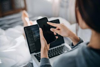 Dampak Kecanduan Gadget terhadap Perkembangan Belajar Mahasiswa Kemudahan Digital yang Berujung Distraksi Akademik