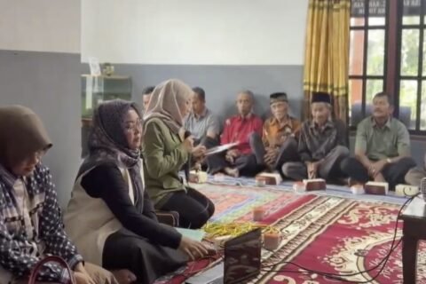 Suasana diskusi dan kolaborasi antara tim peneliti (UPN “Veteran” Jawa Timur dan UNESA) bersama Kelompok Tani Mugi Lestari membahas penerapan teknologi berkelanjutan guna memperkuat daya saing agroindustri Kopi Kare di Kabupaten Madiun.