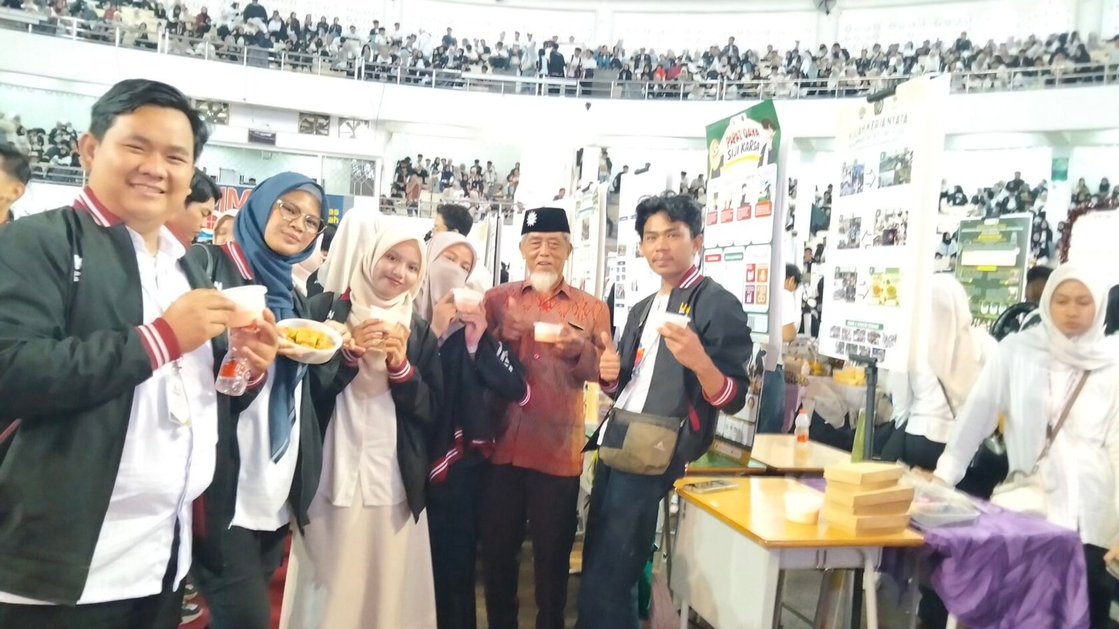 Mahasiswa dengan DPL Pujon H Junaidi