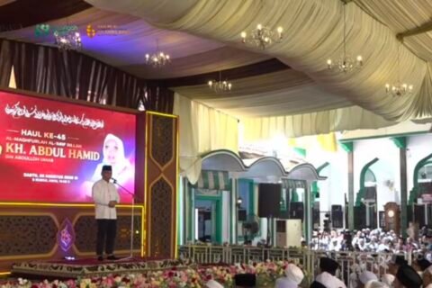 Di hadapan ribuan jamaah di Pondok Pesantren Salafiyah, Kota Pasuruan, pada peringatan Haul Ke-45 KH Abdul Hamid (22/8), Ketua Umum PBNU KH Yahya Cholil Staquf (Gus Yahya) menyampaikan pesan agar selalu menjaga ukhuwah dan persatuan (ittihad).