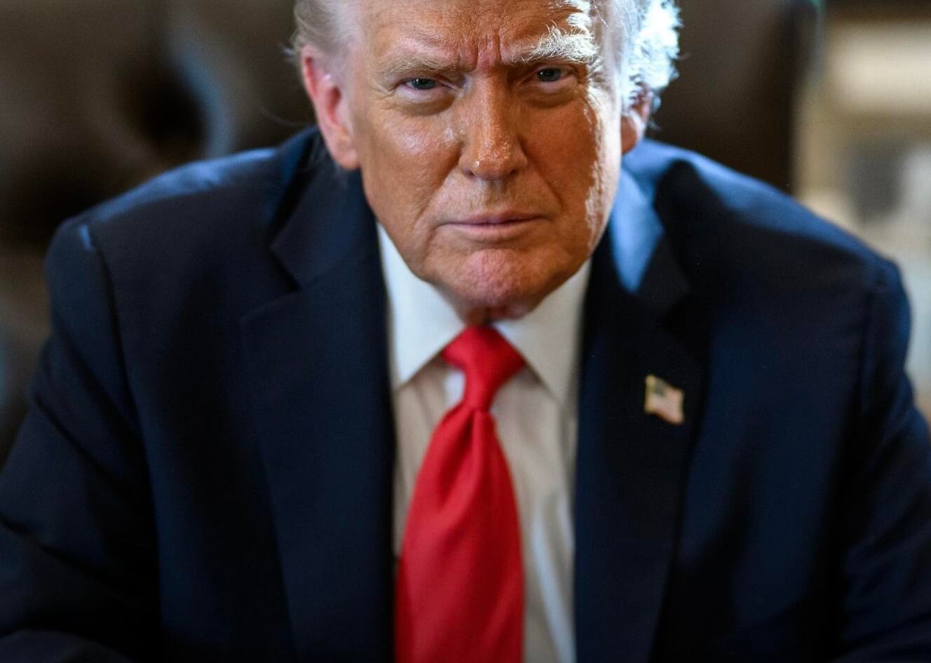 Presiden Donald Trump, sosok di balik pelonggaran Endangered Species Act, dalam potret resmi Gedung Putih 2026