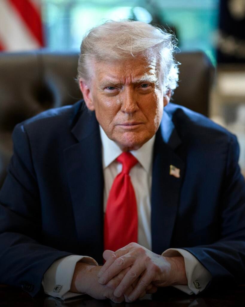 Presiden Donald Trump, sosok di balik pelonggaran Endangered Species Act, dalam potret resmi Gedung Putih 2026